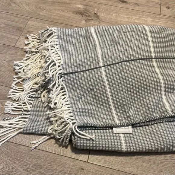 The cotton Company Other - The cotton Company Turkish Throw Blanket light blue White with Tussles Large